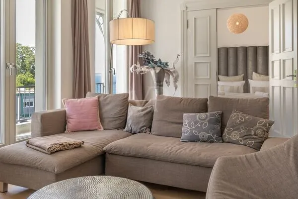 Ostseebad Sellin: Elegantes Wohlgefühl mit großzügigem Balkon und Wellness im Haus