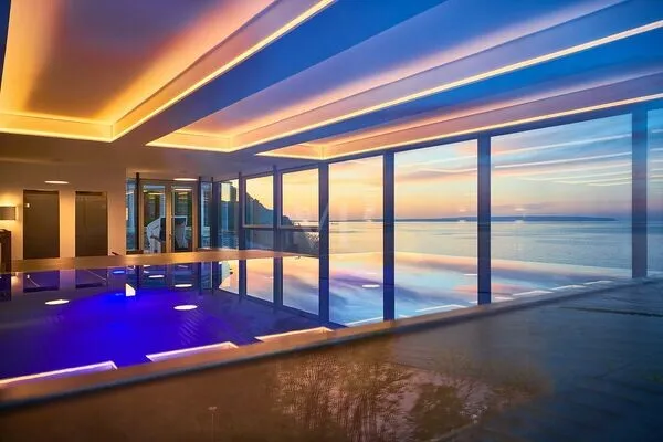 Haus FIRST Schwimmbad