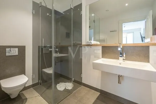 Ostseebad Sellin: Elegantes Wohlgefühl mit großzügigem Balkon und Wellness im Haus