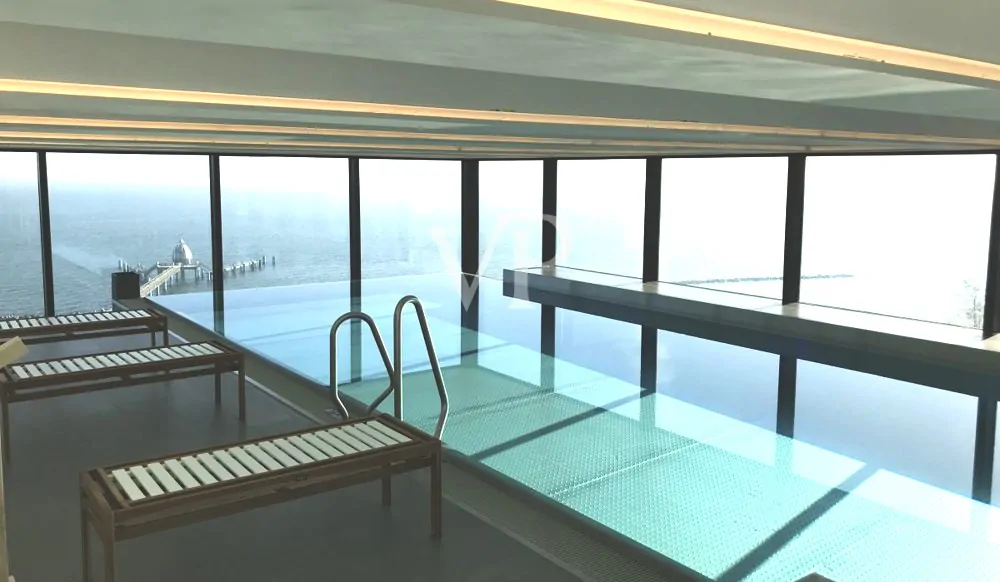 Pool-Spa im Dachgeschoss des Nachbargebaeudes