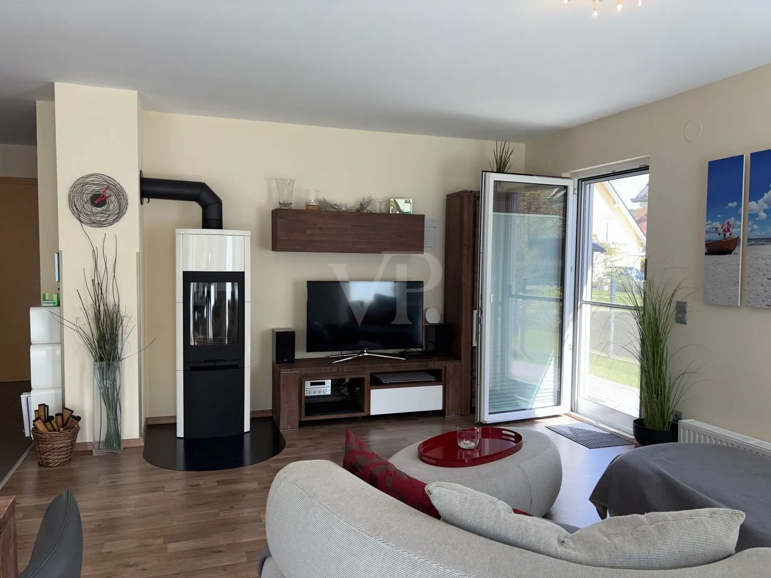 TV-Ecke und Kamin