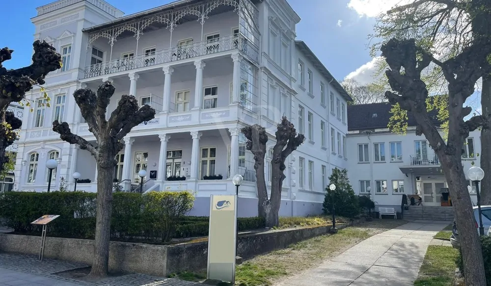 Strandnah: Traditionelle Villa im Herzen des Ostseebades Sellin mit Beherbergungsbetrieb