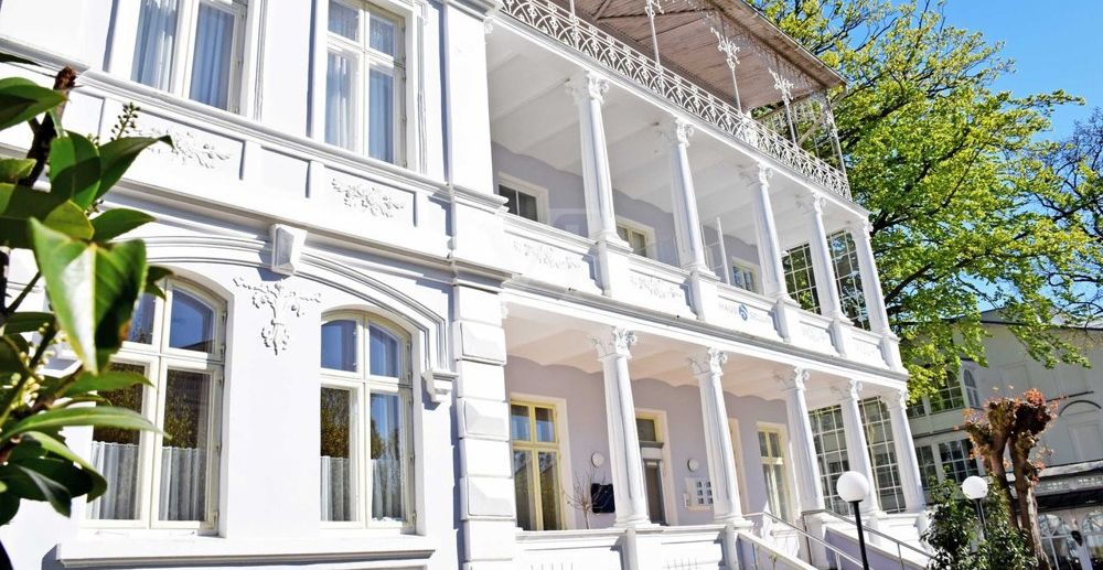 Strandnah: Traditionelle Villa im Herzen des Ostseebades Sellin mit Beherbergungsbetrieb