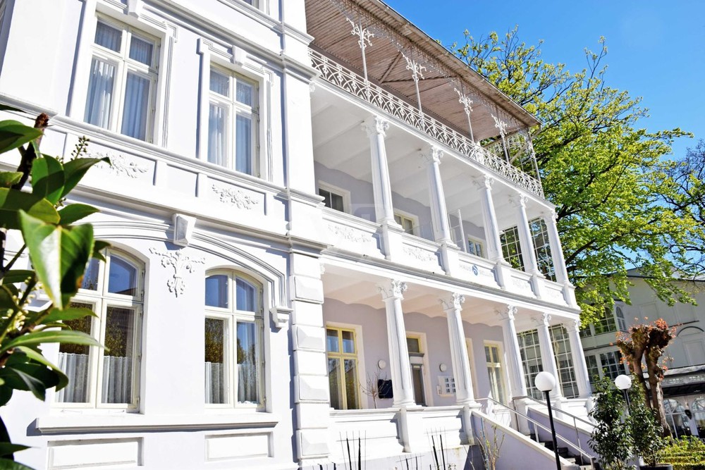 Strandnah: Traditionelle Villa im Herzen des Ostseebades Sellin mit Beherbergungsbetrieb