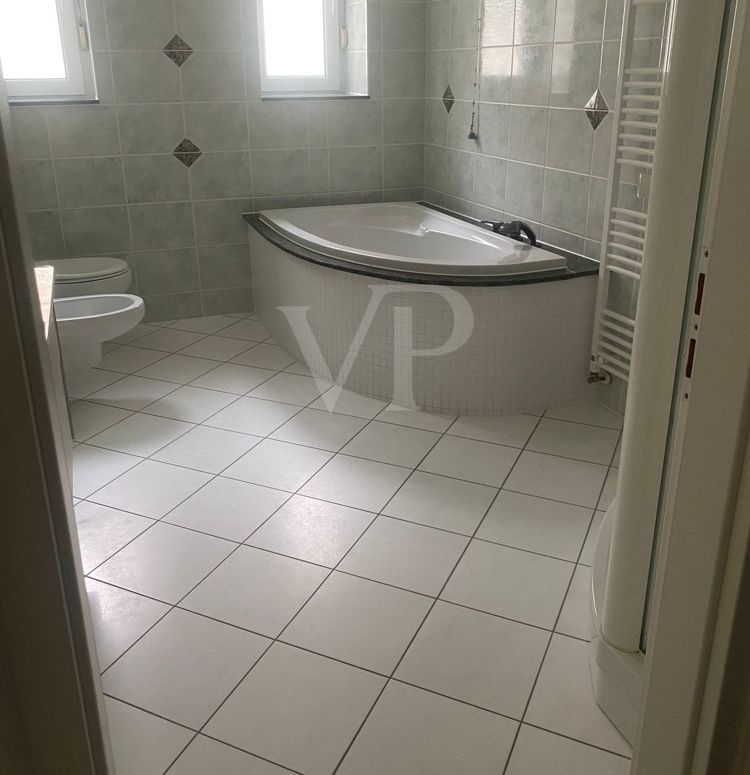 Eckbadewanne im Bad