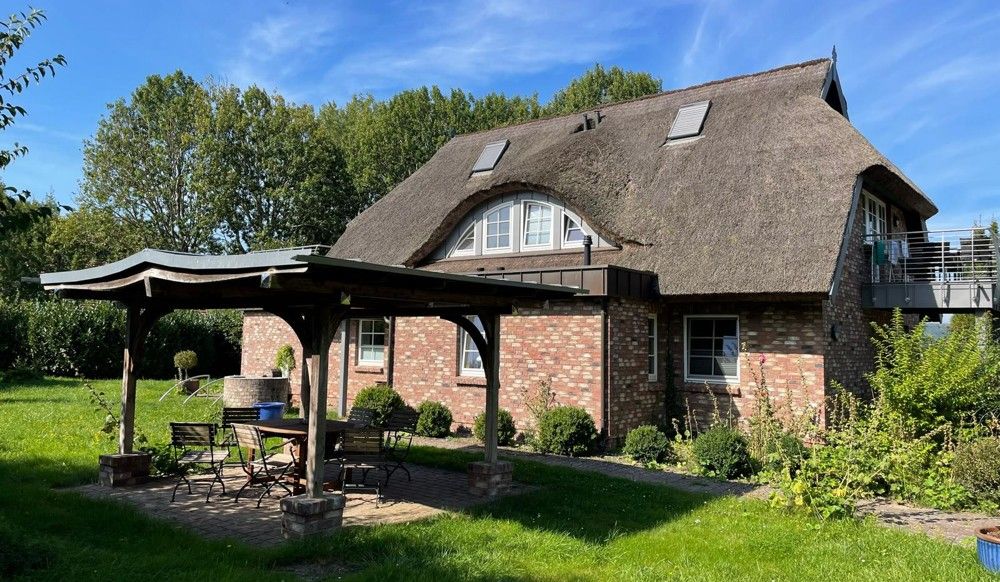 Ferienhaus in Neuensien mit 4 Wohnungen: Komfortable Ausstattung  und Seeblick