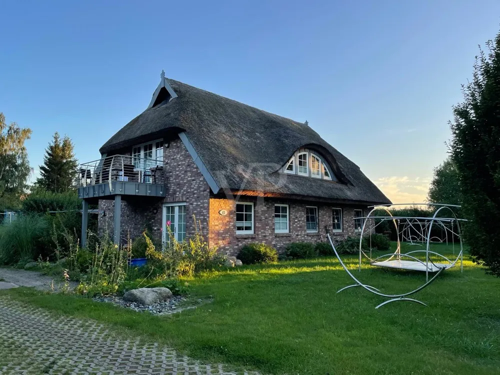 Holiday home in Neuensien with 4 apartments: Comfortable furnishings and lake view