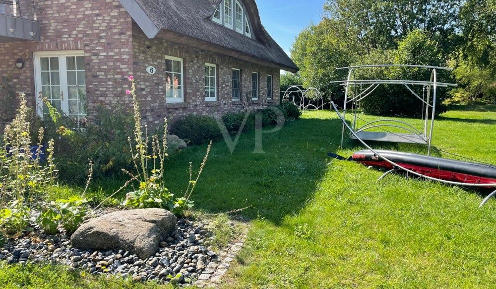 Ferienhaus in Neuensien mit 4 Wohnungen: Komfortable Ausstattung  und Seeblick