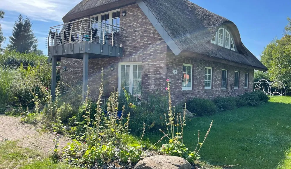 Ferienhaus in Neuensien mit 4 Wohnungen: Komfortable Ausstattung  und Seeblick