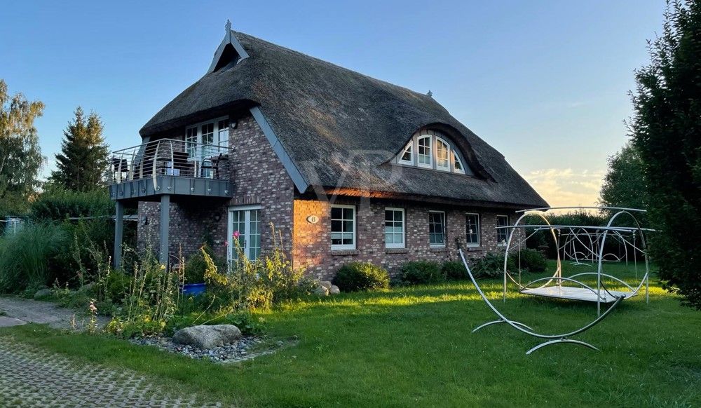 Ferienhaus in Neuensien mit 4 Wohnungen: Komfortable Ausstattung  und Seeblick