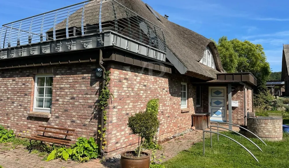 Ferienhaus in Neuensien mit 4 Wohnungen: Komfortable Ausstattung  und Seeblick