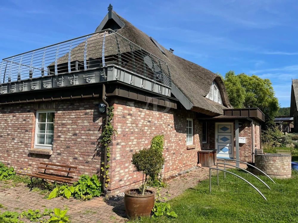 Ferienhaus in Neuensien mit 4 Wohnungen: Komfortable Ausstattung  und Seeblick