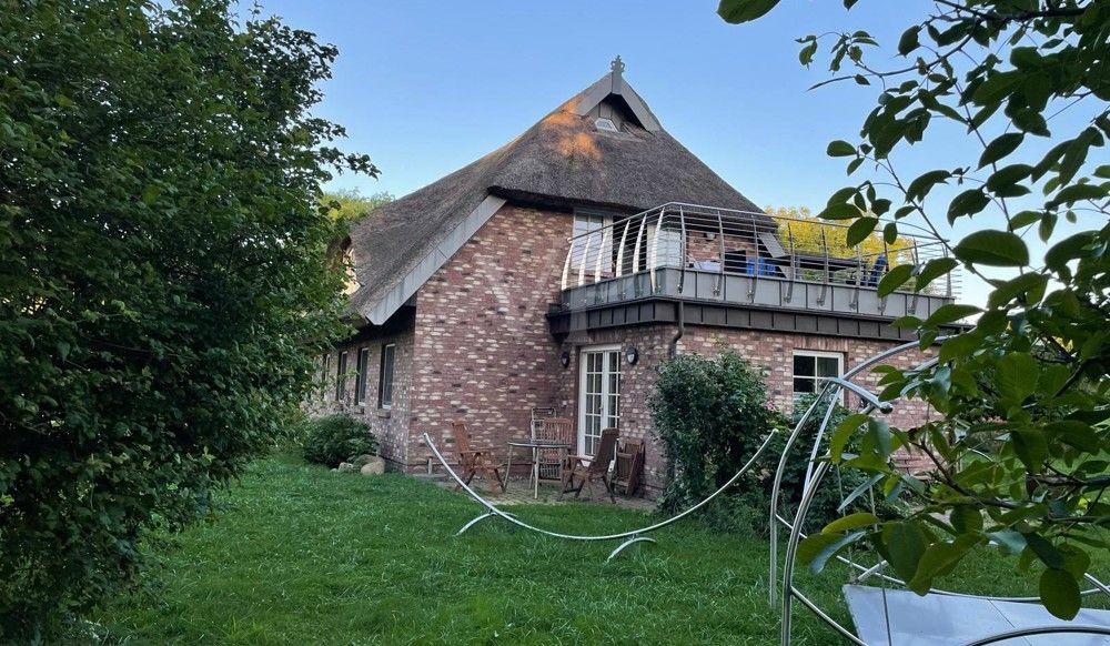 Ferienhaus in Neuensien mit 4 Wohnungen: Komfortable Ausstattung  und Seeblick