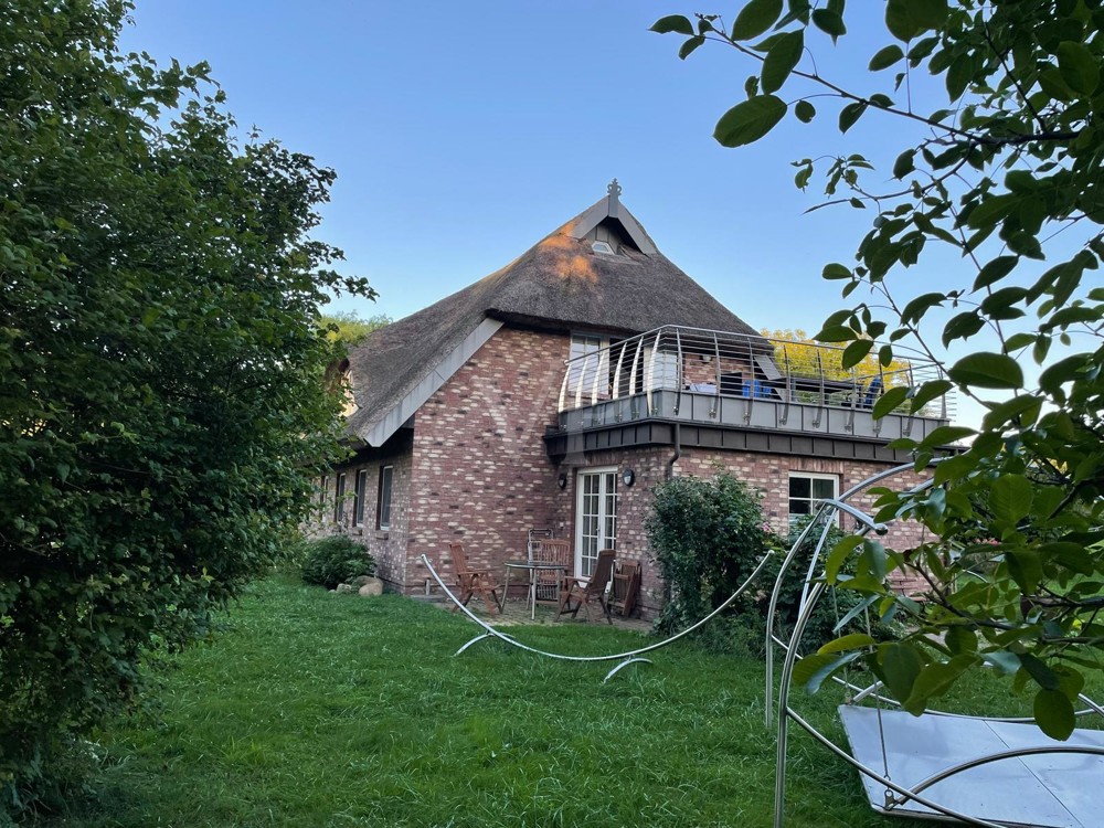 Ferienhaus in Neuensien mit 4 Wohnungen: Komfortable Ausstattung  und Seeblick