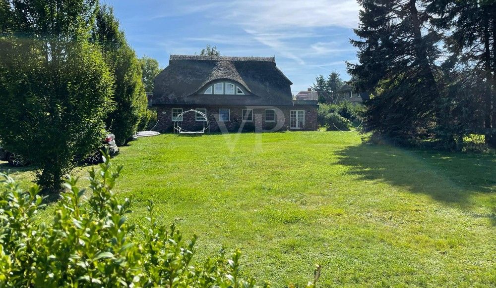 Ferienhaus in Neuensien mit 4 Wohnungen: Komfortable Ausstattung  und Seeblick