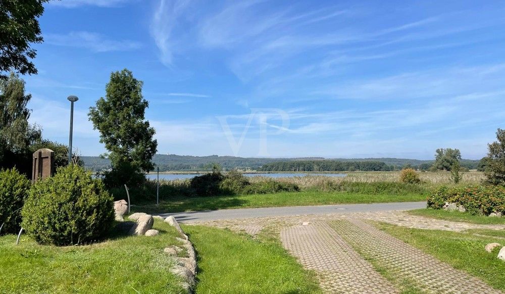 Ferienhaus in Neuensien mit 4 Wohnungen: Komfortable Ausstattung  und Seeblick