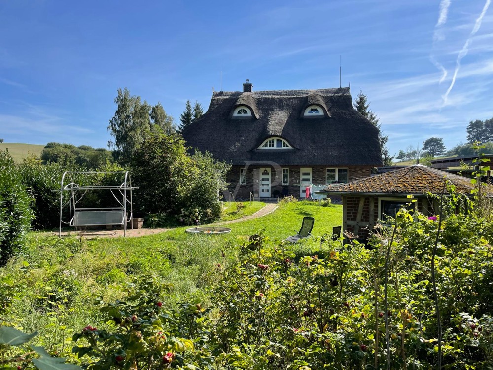 Zweifamilienhaus in traumhafter Lage am Neuensiener See