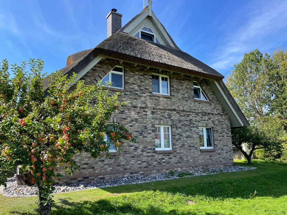 Zweifamilienhaus in traumhafter Lage am Neuensiener See