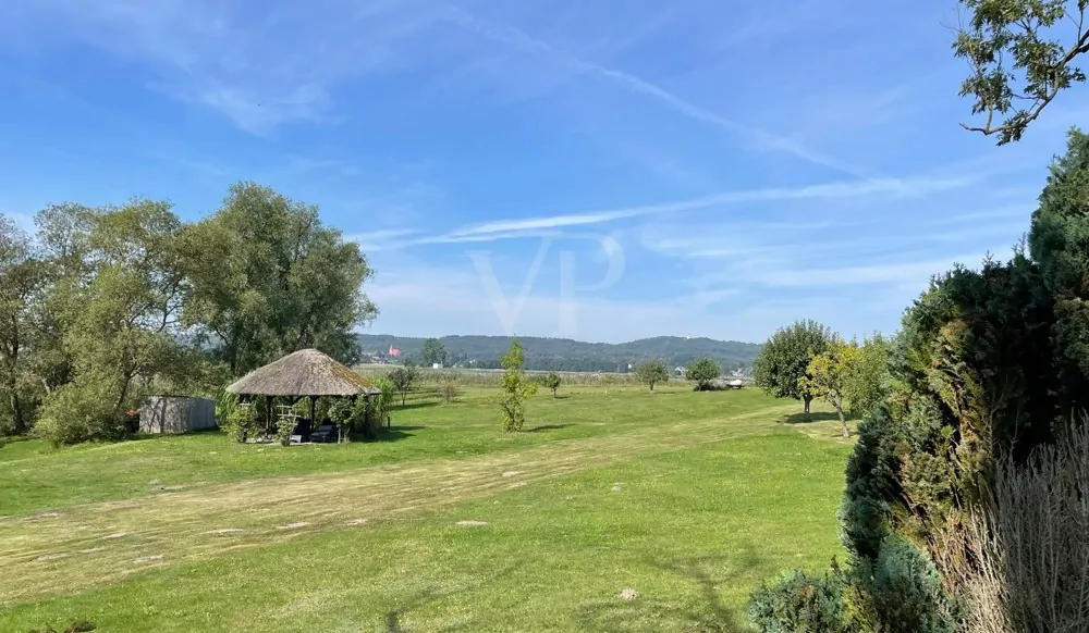 Zweifamilienhaus in traumhafter Lage am Neuensiener See