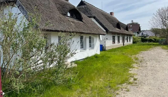 Wohnhaus und Apartmenthaus vor Sanierung