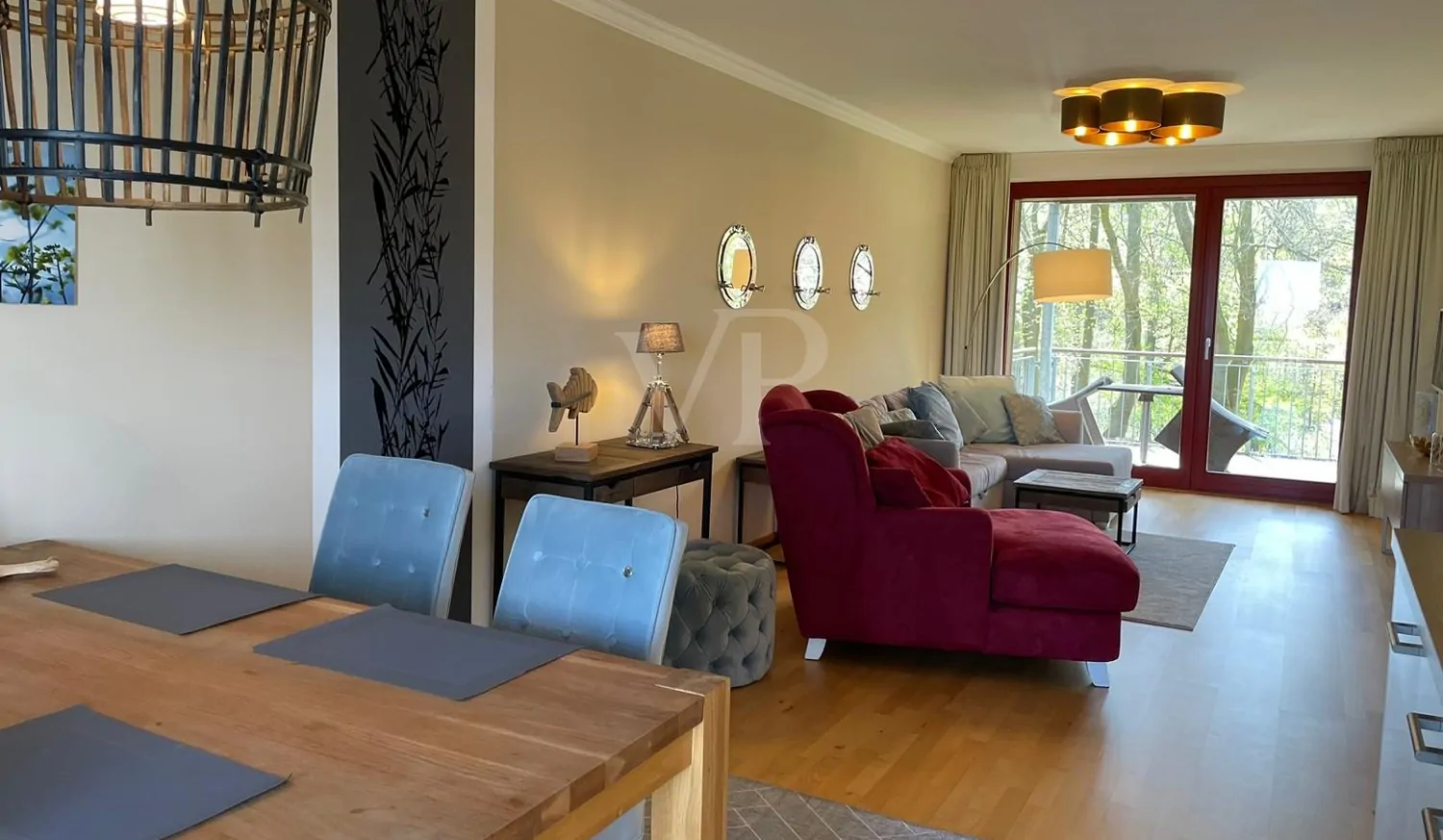 Essbereich und Wohnzimmer