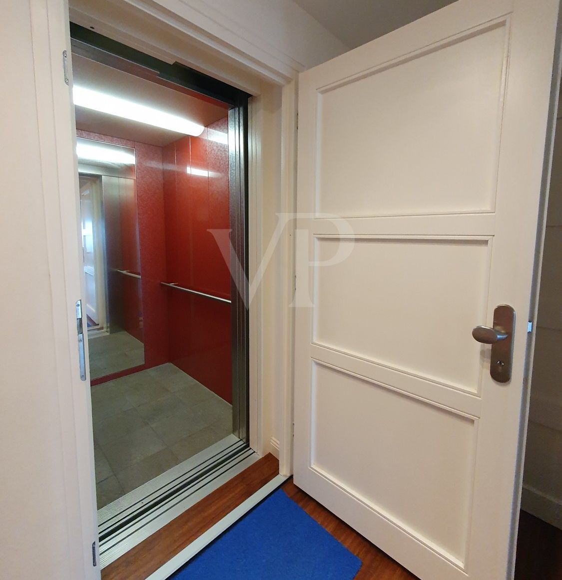 Lift fährt direkt in Penthouse