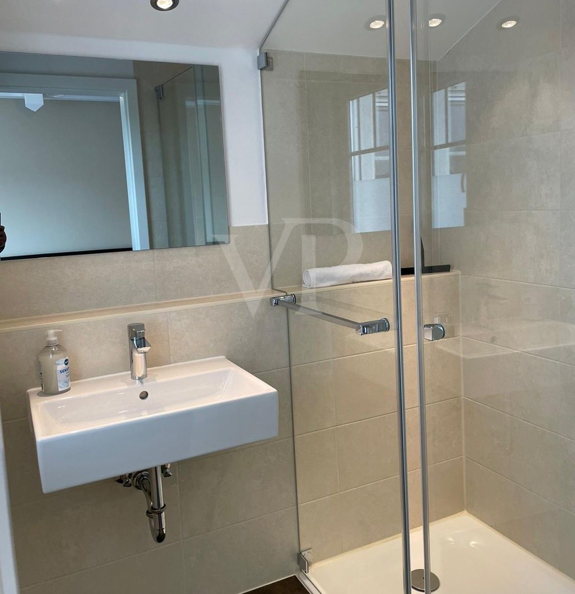 1. Bad mit Dusche