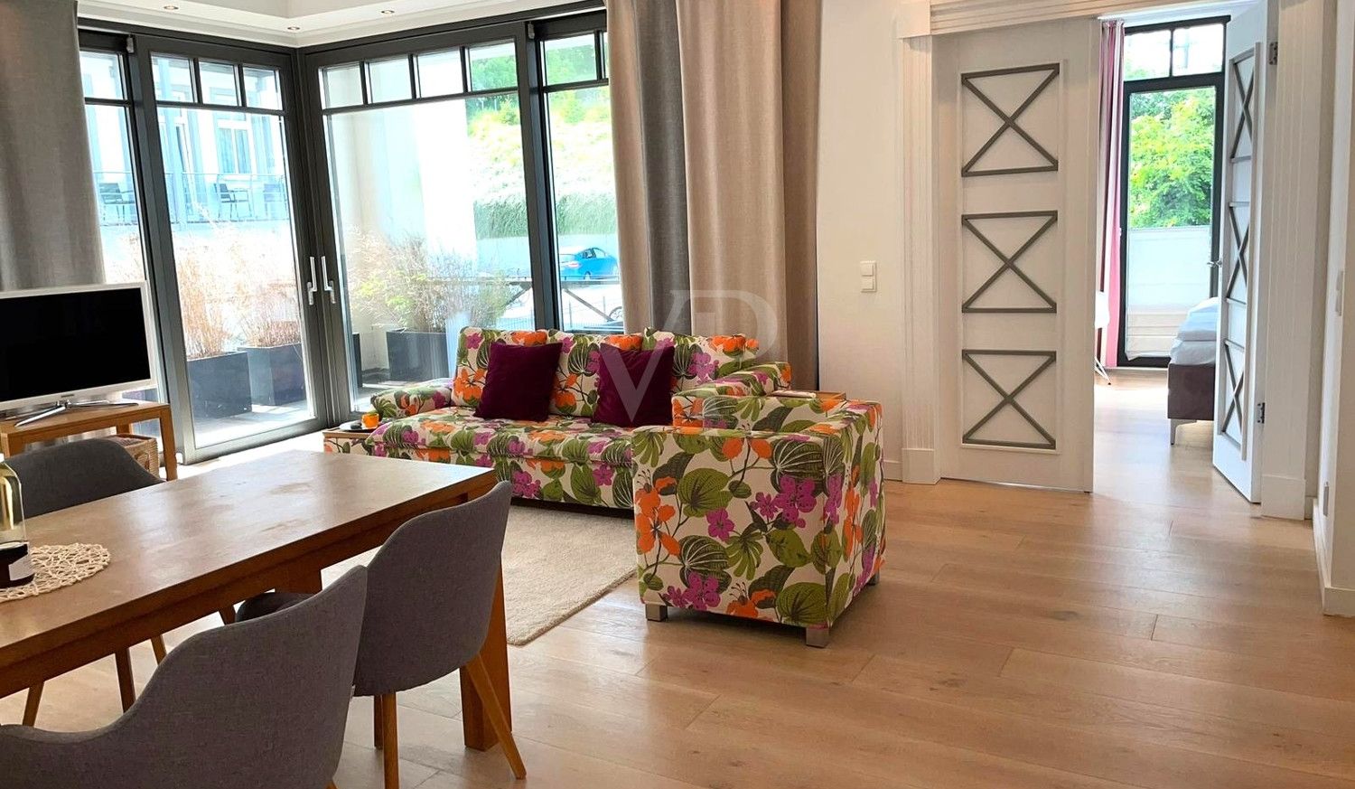 Wohnbereich mit Blick zum Schlafzimmer