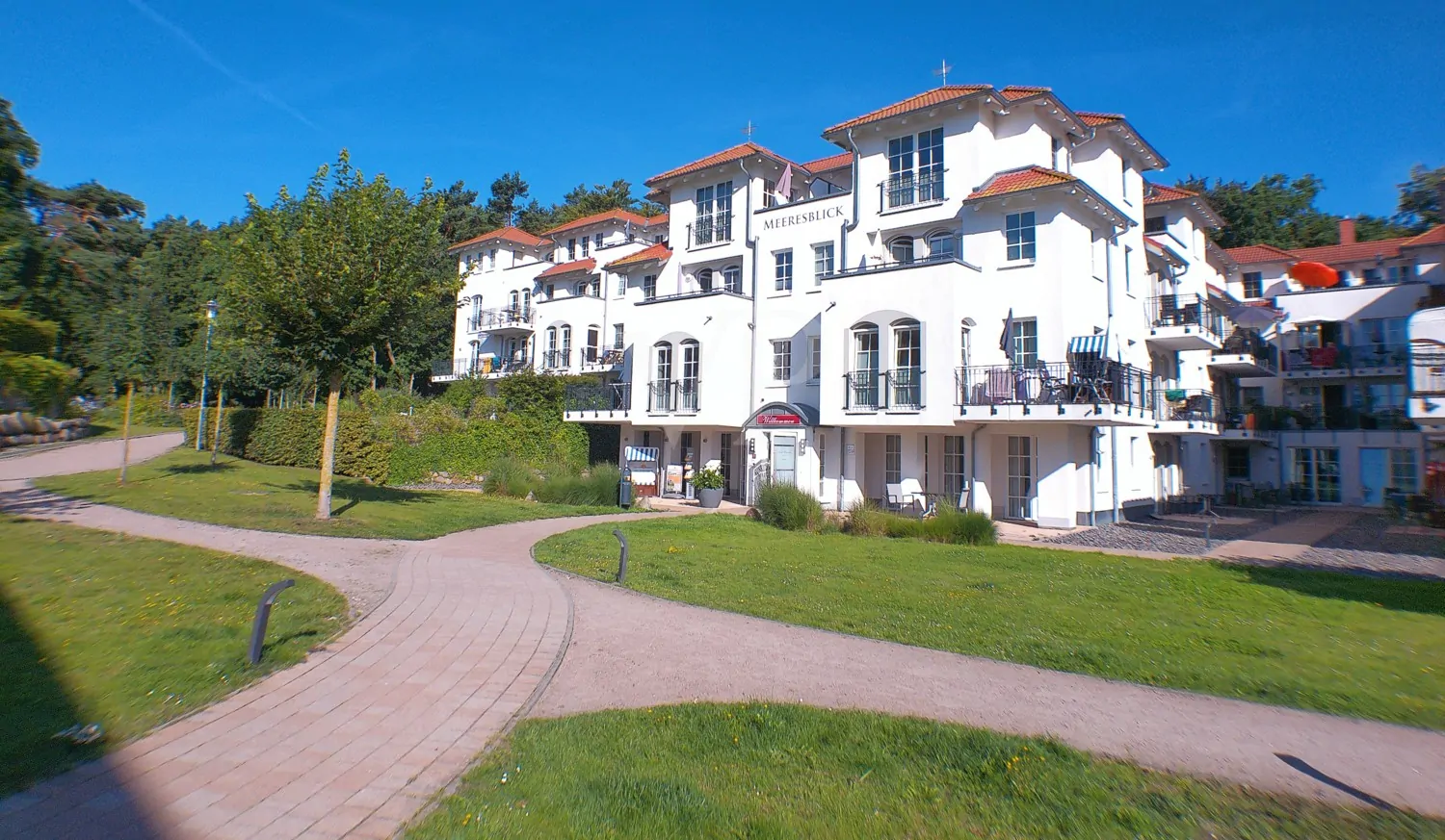 Residenz am Meer: 3-Zimmer-Wohnung in zentraler Lage mit Balkon und Wellnessanlage