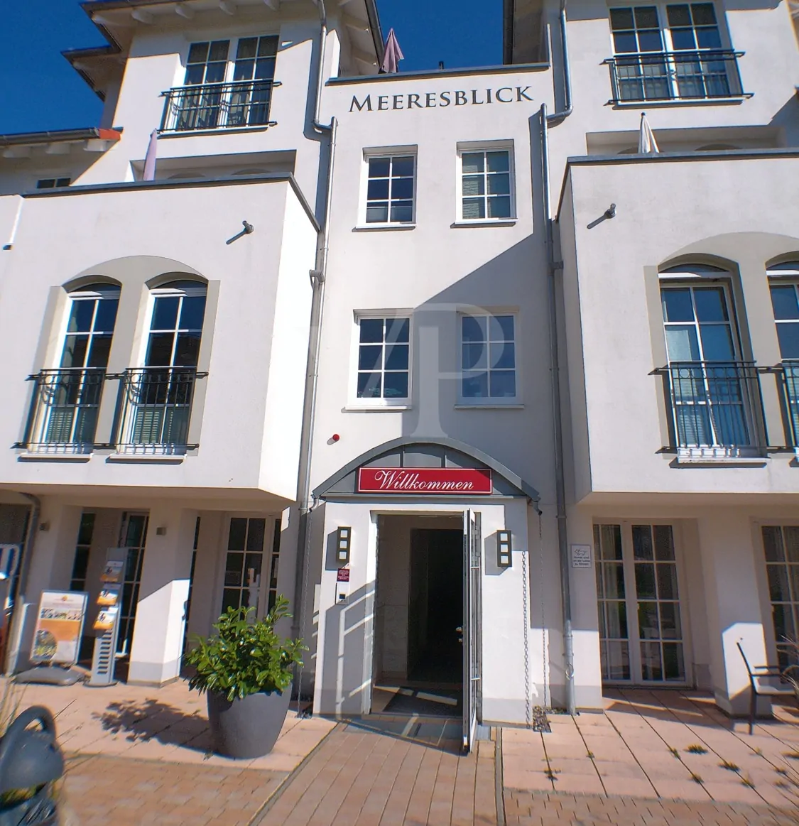 Residenz am Meer: 3-Zimmer-Wohnung in zentraler Lage mit Balkon und Wellnessanlage