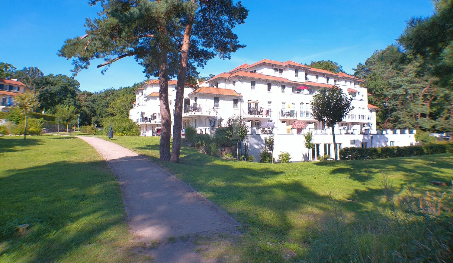 Residenz am Meer: 3-Zimmer-Wohnung in zentraler Lage mit Balkon und Wellnessanlage