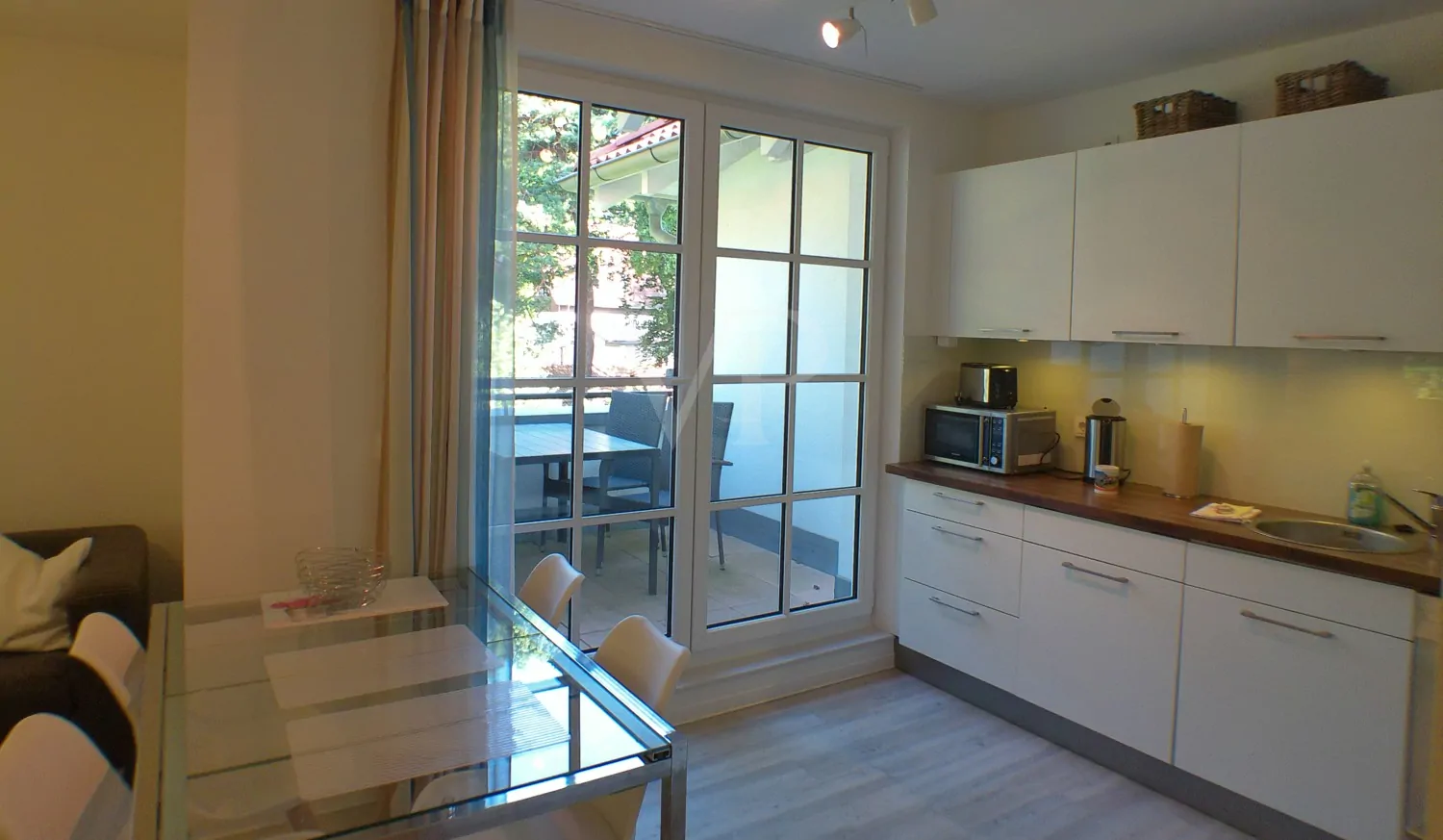 Residenz am Meer: 3-Zimmer-Wohnung in zentraler Lage mit Balkon und Wellnessanlage