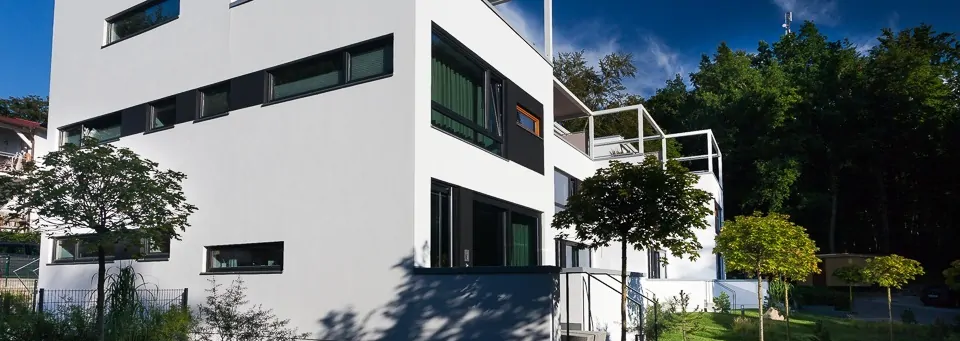 Exponiertes Penthouse am Hochufer: Moderne Architektur trifft Ostseenähe