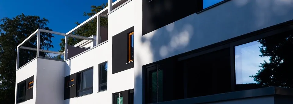 Exponiertes Penthouse am Hochufer: Moderne Architektur trifft Ostseenähe