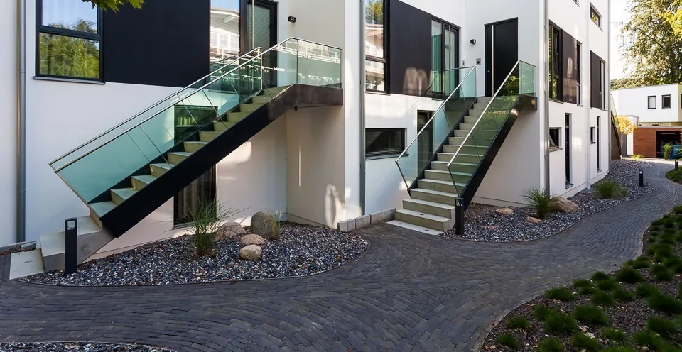 Exponiertes Penthouse am Hochufer: Moderne Architektur trifft Ostseenähe