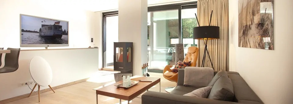 Exponiertes Penthouse am Hochufer: Moderne Architektur trifft Ostseenähe