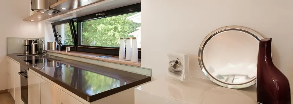 Exponiertes Penthouse am Hochufer: Moderne Architektur trifft Ostseenähe