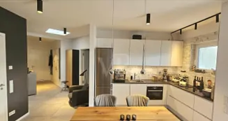 von_poll_real_estate_property_25010014_image_0