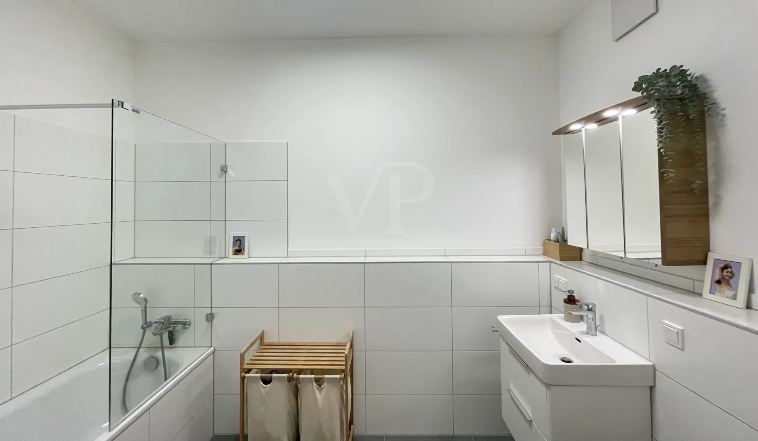 Luxuriöse Neubauwohnung mit exklusiver Ausstattung und privatem Garten in begehrter Lage