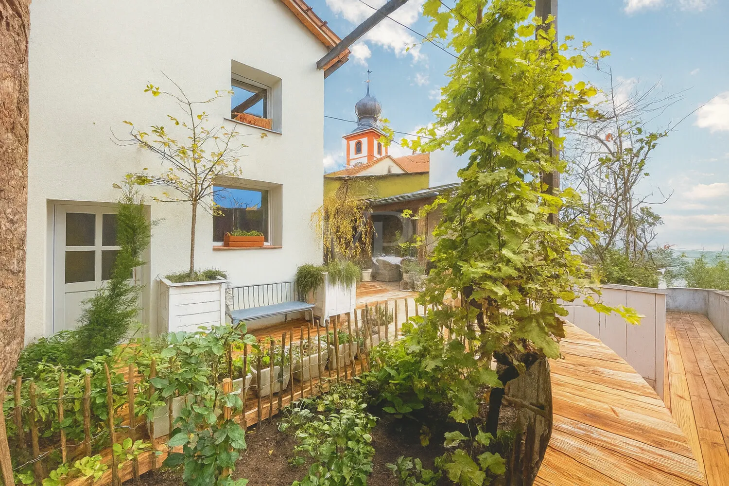 Historic main building with charm and modernity, completely renovated