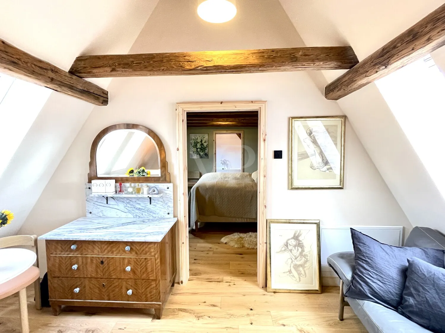 Historic main building with charm and modernity, completely renovated