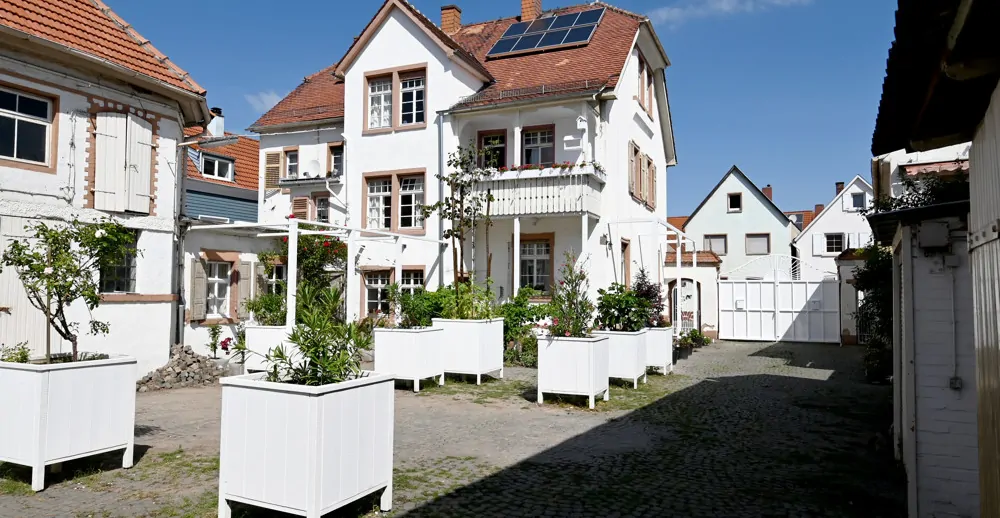 Sanierte Jugendstilvilla mit unterschiedlichen Nutzungsmöglichkeiten!