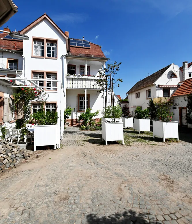 Sanierte Jugendstilvilla mit unterschiedlichen Nutzungsmöglichkeiten!