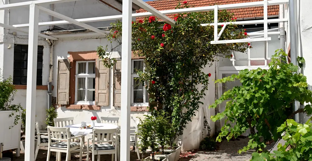 Sanierte Jugendstilvilla mit unterschiedlichen Nutzungsmöglichkeiten!