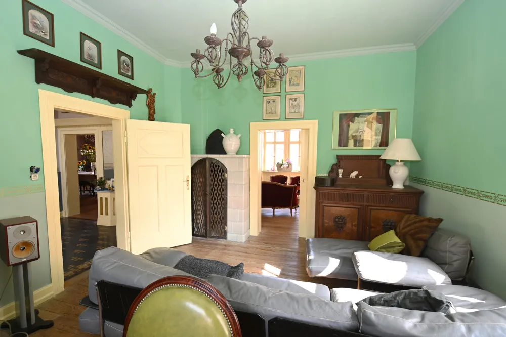 Renovated Art Nouveau villa with various usage options!