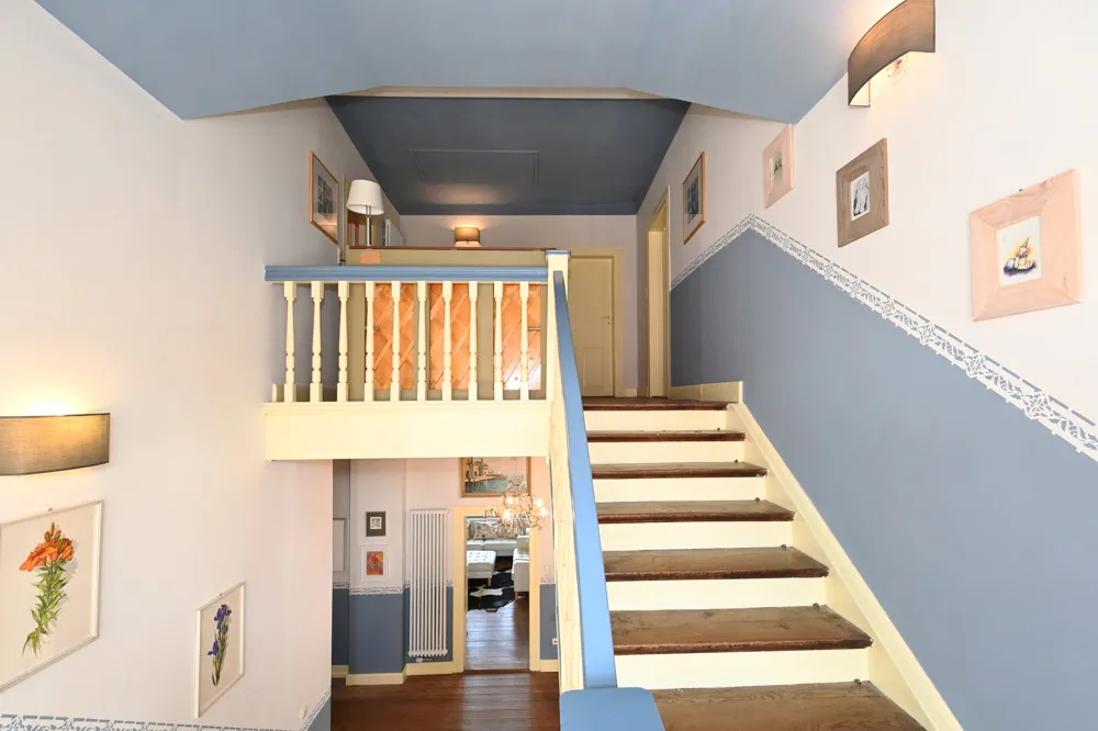 Renovated Art Nouveau villa with various usage options!