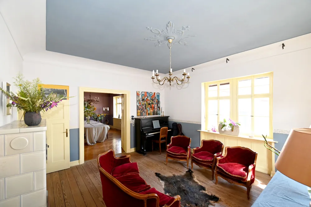 Renovated Art Nouveau villa with various usage options!