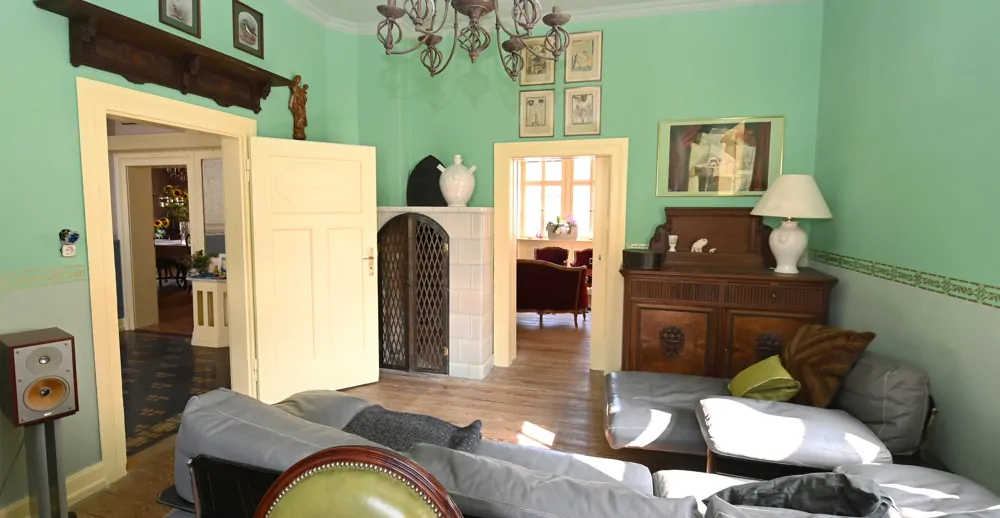 Sanierte Jugendstilvilla mit unterschiedlichen Nutzungsmöglichkeiten!