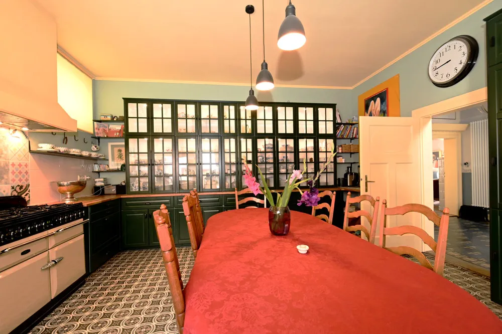 Renovated Art Nouveau villa with various usage options!