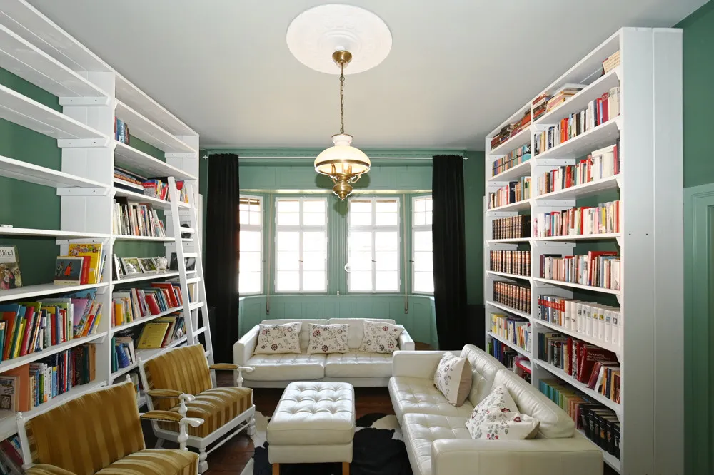 Renovated Art Nouveau villa with various usage options!